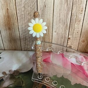 Daisy Beaded Pen with Yellow and Gold Accents